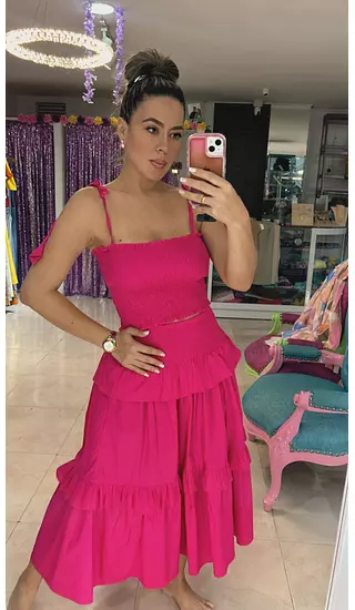 Set Falda Y Blusa Fucsia – Vibrante Y Femenino