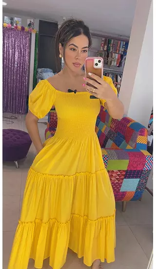 Vestido Amarillo Encauchado – Estilo Vibrante Y Sofisticado