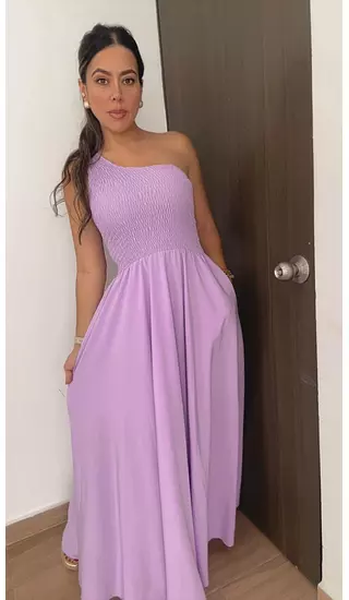 Vestido Largo Lila – Elegancia Fluida Y Color Suave