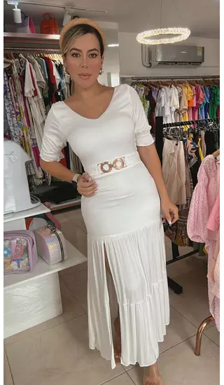 Vestido Largo Blanco – Elegancia Estival Y Sofisticación