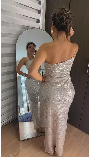 Vestido Plateado Lentejuelas – Brillo & Elegancia