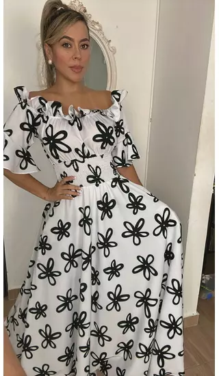 Vestido Negro Flores – Elegancia Floral Y Feminidad