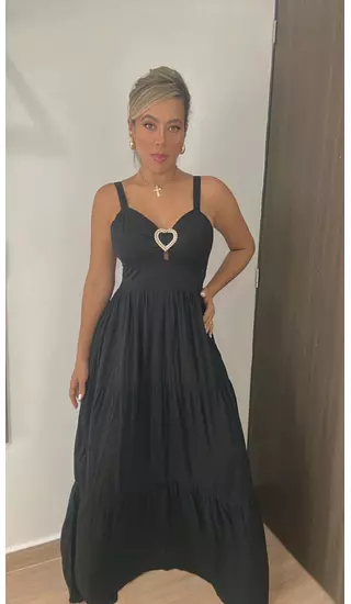 Vestido Negro Con Detalle Corazón – Chic Y Femenino