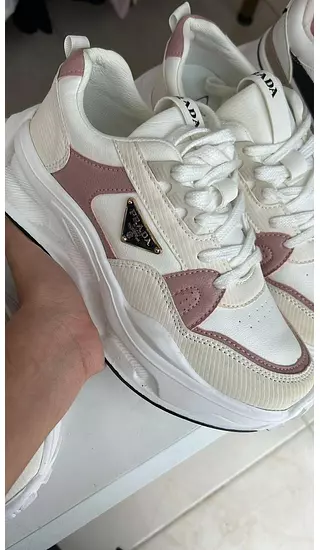 Zapatilla Rosa – Estilo Femenino Y Confort