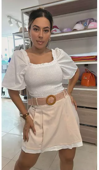 Blusa Blanca Clásica – Elegancia Atemporal