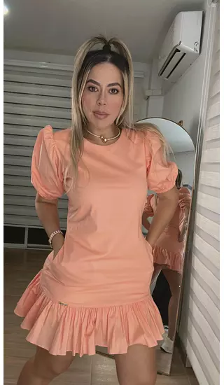 Vestido Salmón – Elegancia Y Estilo Dulce