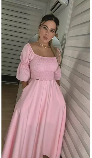 Vestido Rosado – Dulzura Femenina