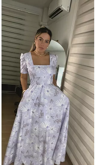Vestido Flores Lila – Elegancia Floral