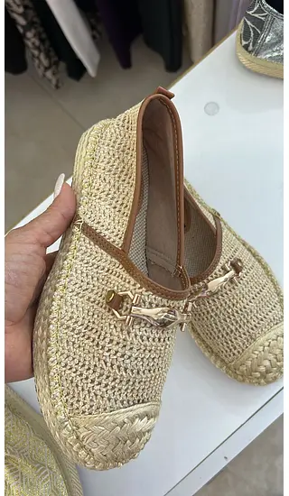 Zapato Beige – Estilo Neutro Y Elegante