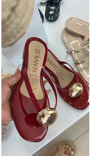 Sandalia Roja – Estilo Vibrante Y Cómodo