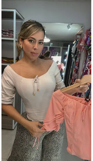 Blusa Beige Clásica | Versátil Y Elegante