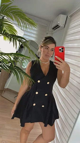 Vestido Negro – Elegancia Clásica