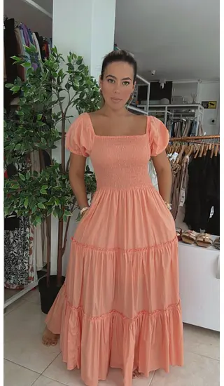 Vestido Largo Salmón – Estilo Romántico Y Fresco