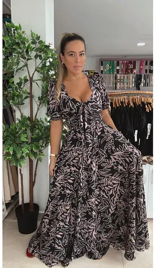 Vestido Largo Negro Con Escote-Mangas Bombachas