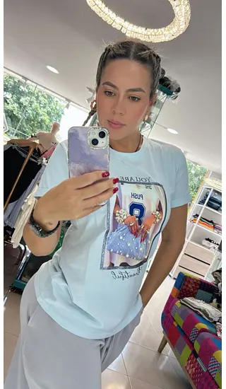 Camiseta Azul De Algodón: Básico Esencial Con Estilo