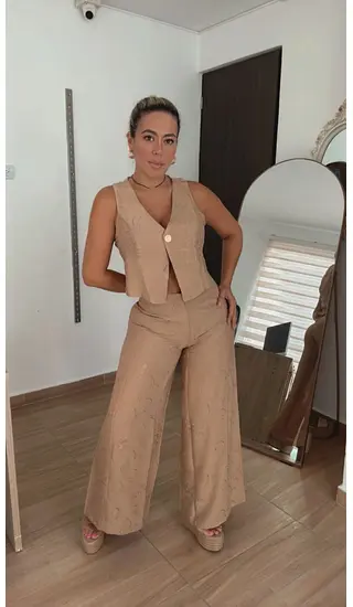 Set Café Bordado – Elegancia En Cada Detalle