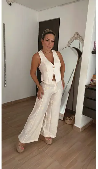 Set Beige Bordado – Elegancia En Cada Detalle