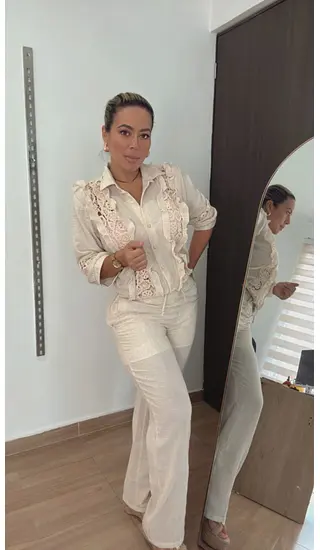 Set Beige Manga Larga Con Delicado Bordado