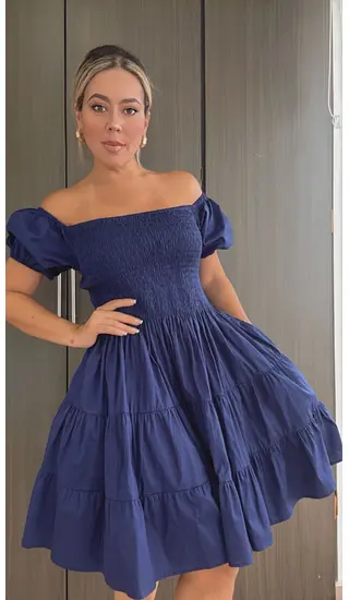 Vestido Azul Oscuro– Estilo Radiante Y Elegancia Atemporal