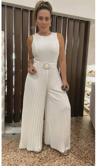 Enterizo Blanco – Elegancia Que Ilumina