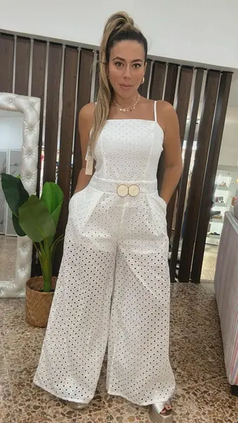 Enterizo En Algodón Con Detalle De Corte Láser