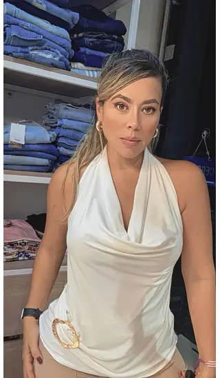 Camisa Cuello Babero Marfil Con Herraje Dorado