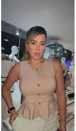 Camisa Tipo Chaleco Entallada Color Camel Con Bolero En La P