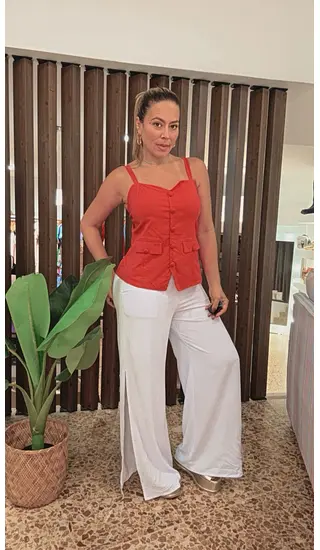 Top Rojo Sin Mangas Con Escote Corazón Y Botones Forrados