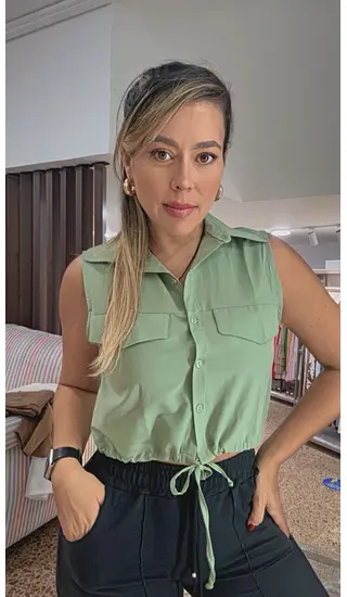 Chaleco Verde Jade Con Cuello Y Ruche Ajustable Estilo Femen