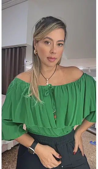 Camisa Campesina Verde Media Corta Con Hombros Descubiertos