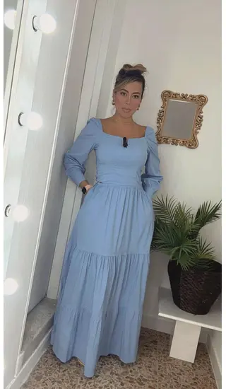 Vestido Largo Azul Bebé Con Escote Recto, Detalle Central Y