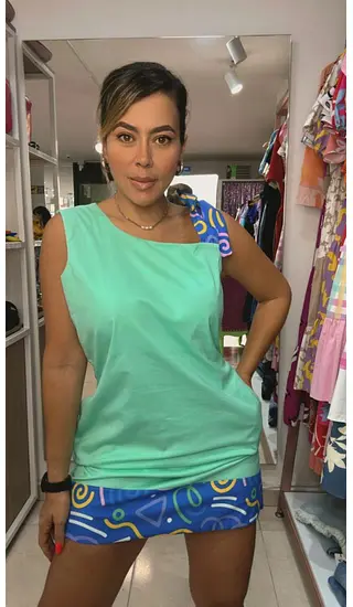 Vestido Corto Con Estampado En Ruedo Y Tira Del Hombro Derec