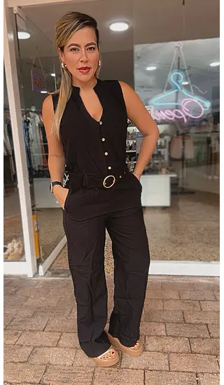 Enterizo Negro Sofisticado Con Cinturón Dorado