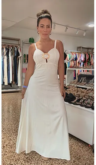 Vestido Blanco Moderno Con Herraje Dorado Central