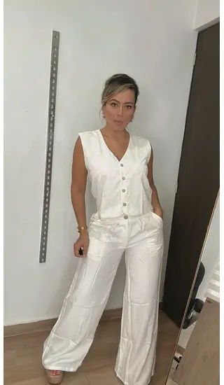 Set Blanco Con Beige Bordado De Chaleco Y Pantalón