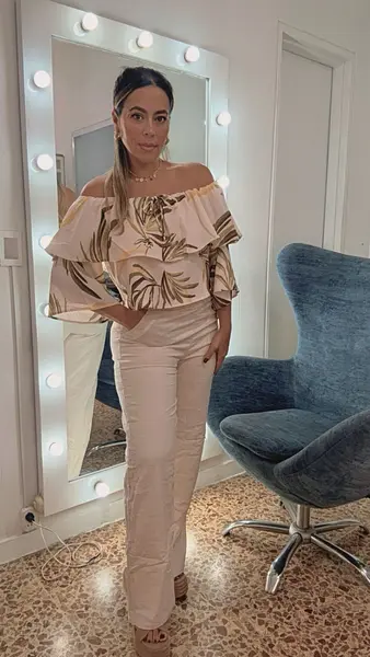 Set Tropical Elegante Con Blusa Off Shoulder