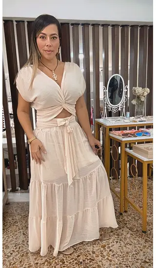 Set Nude Romance – Falda Larga Y Blusa Cruzada Elegante