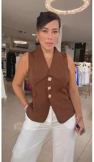 Chaleco Camel Elegante