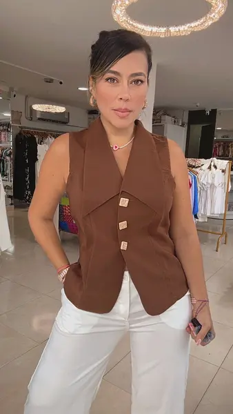 Chaleco Camel Elegante
