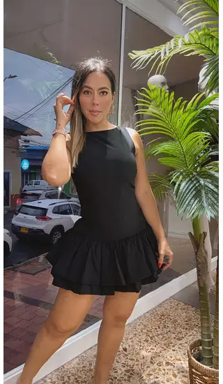 Vestido Negro Volant