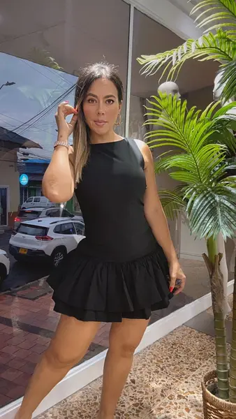 Vestido Negro Volant
