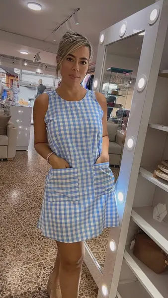 Bata Cuadros Azul - Blanco.