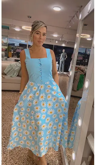 Vestido Largo - Fondo Azul.